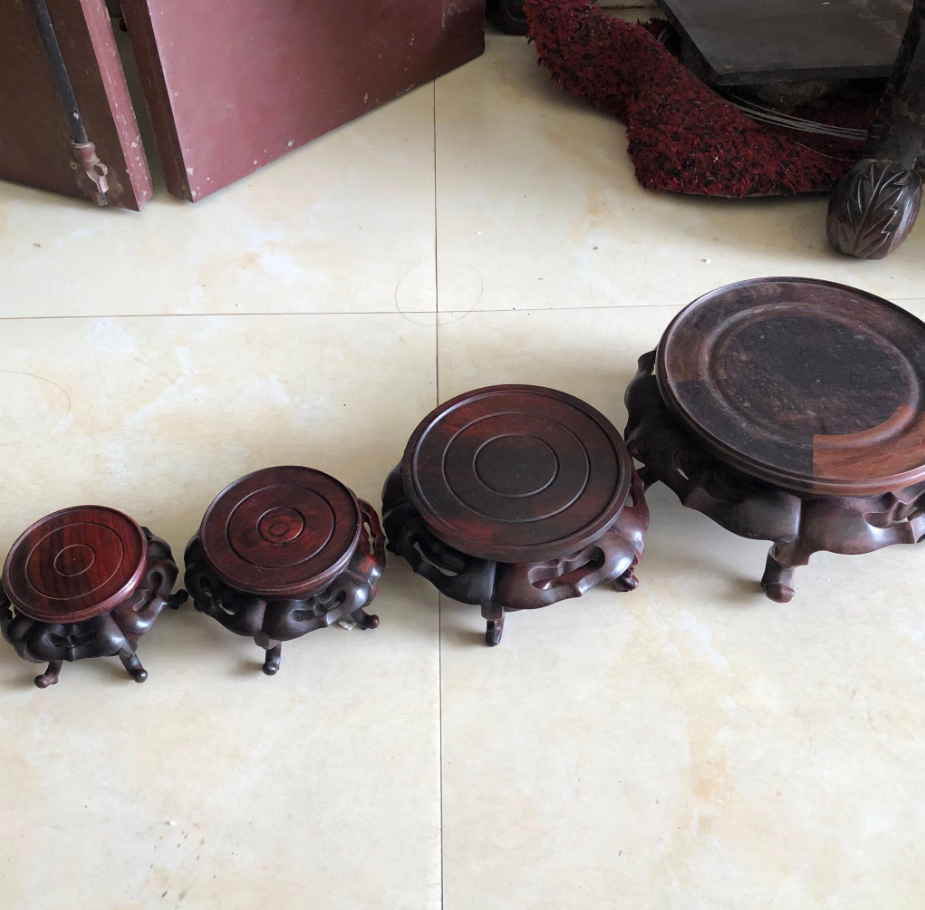 Đế kê bát hương mẫu chân Quấn chất liệu Gỗ hương đá 1.png